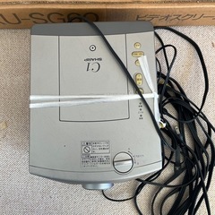 シャープ液晶プロジェクターXV-C1 とスクリーンXU-SG60の画像