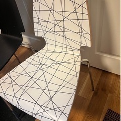 IKEA イケア ダイニングチェア黒/白/VILMAR/背もたれ/北欧/軽量/シンプル/ダイニング/リビング/中古品の画像
