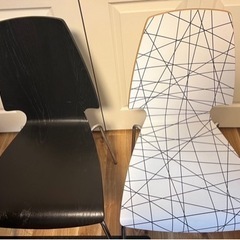 IKEA イケア ダイニングチェア黒/白/VILMAR/背もたれ/北欧/軽量/シンプル/ダイニング/リビング/中古品の画像