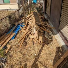 建築廃材　焚火の薪にでもどうでしょう。