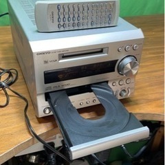 Onkyo CDMDコンポ　本体とリモコン(電池はつきません)ジャンクの画像