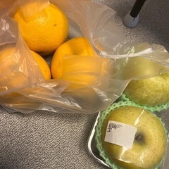 八朔6個と王林2個