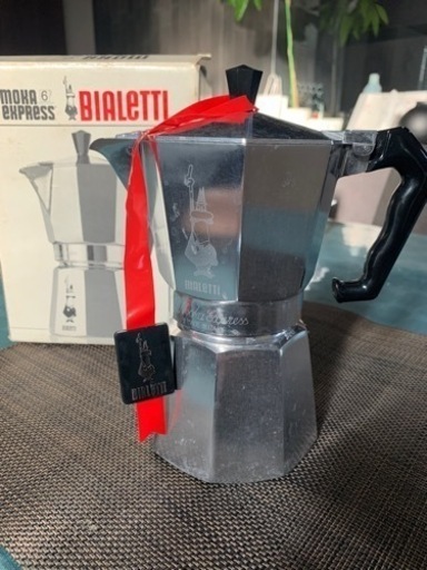 受け渡し者決定⭐︎【値下げ】ビアレッティ　BIALETTI モカエキスプレス（6カップ用）　エスプレッソメーカー　直火式