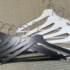 【取引中】IKEAの木製ハンガー11本セット