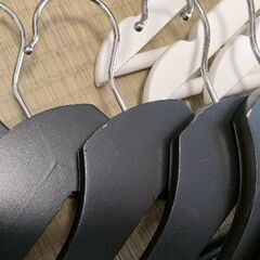 【取引中】IKEAの木製ハンガー11本セットの画像