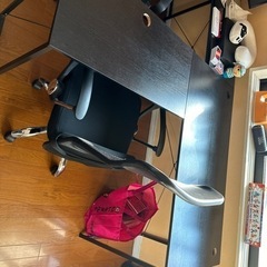 L字デスク、PS4、モニター、ヘッドホンの画像