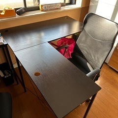 L字デスク、PS4、モニター、ヘッドホンの画像