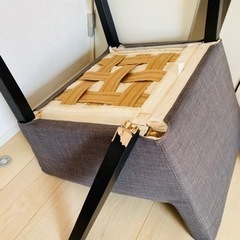 脚の折れた椅子の画像