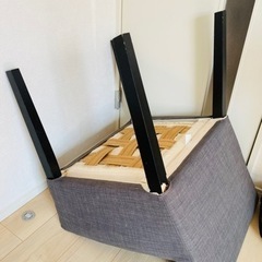 脚の折れた椅子の画像