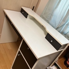パソコン机の画像