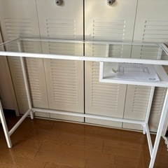 【お取引完了】IKEA イケア 机 テーブル VITTSJO ラップトップテーブル ホワイト/ガラスの画像