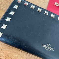 VALENTINO 長財布とスタッズの画像
