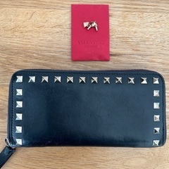 VALENTINO 長財布とスタッズの画像