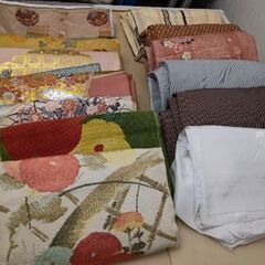 着物、帯、まとめての画像