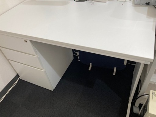 家具 オフィス用家具 机　引き出し付き