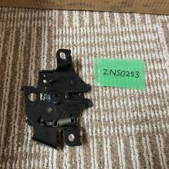 ZNS0253◇トヨタプリウス30◇DAA-ZVW30◇前期◇後期◇純正ボンネットロックの画像