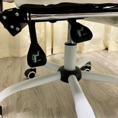 【美品】ゲーミングチェア・リクライニング・ハイバック(白)の画像