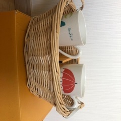ムーミンペアカップ、小皿、カゴセットの画像