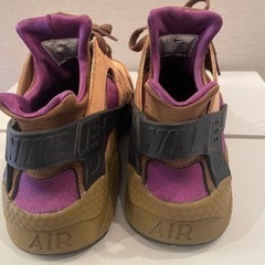 NIKE AIR HUARACHE LE ナイキ エア ハラチの画像
