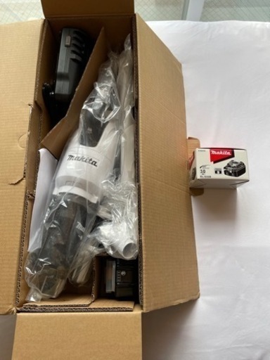 （お話中）マキタ　コードレス掃除機　ほぼ新品（1回使用）　＋　予備バッテリー（未使用）