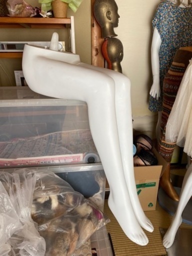下半身マネキン、女性
座りポーズ、美品中古、百貨店展示品