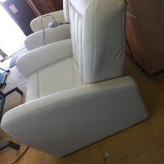 ◆タカラベルモント◆エステソファ２　電動リクライニング　アイボリー　美容　サロン　痩身　USED②