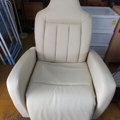 ◆タカラベルモント◆エステソファ２　電動リクライニング　アイボリー　美容　サロン　痩身　USED①