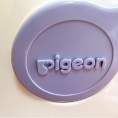 衣装ケースとオムツ用ゴミ箱の画像