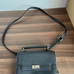 女性ものショルダーバッグ　黒色（美品）の画像