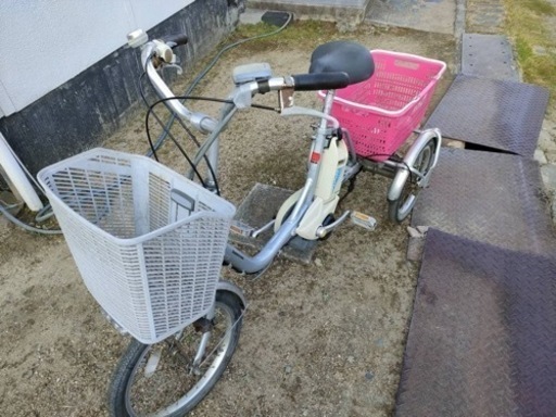 お話中！ブリヂストン三輪自転車　電動アシストつき