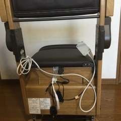 ポータブルトイレ　パナソニック　家具調　　座楽　暖房便器機能付きの画像