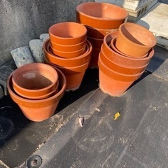 植木鉢（大小様々）全部で400円の画像