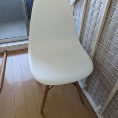 チェア　アイボリー