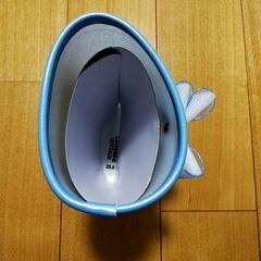 子供用長靴23cm未使用薄青色ラメ入り（キャサリンコテージ）の画像