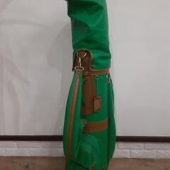 ゴルフバッグとクラブ一式の画像