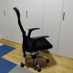 オフィスチェア 跳ね上げ式アームレスト ハイバック メッシュ ロッキング 腰サポートクッション 学習椅子
の画像