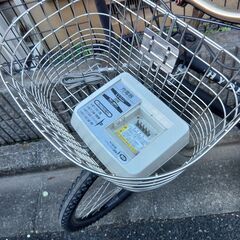 ｂ06🔵土日もお子様と土足のまま、いろいろなタイプのご試乗が可能です。  🟢バカ良心的な中古電動自転車屋です。🌈ブリヂストン、ヤマハ共同生産モデル。  🌕️２０インチ、チャイルドシート、３人乗り、２人乗り、１人乗り、電動自転車  🔴安心保障の３カ月・無料交換保証、無料１００日間・点検サービス付き🟢  🔴バッテリーは、新品の９０％以上の性能を保持していて、コンディション良好です。  🟢１回の充電で３０ｋｍ以上の走行が可能です。山手線を半周するくらい走行可能です。  🌕️オプション無料。後ろの画像