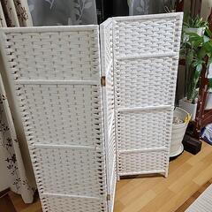 ニトリの3連スクリーン(白)の画像