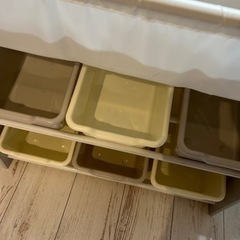 【交渉中】おもちゃ棚　ケース付きの画像