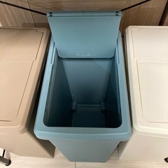 （決定しました）ゴミ箱　蓋付き　30Ｌ　3つセットの画像