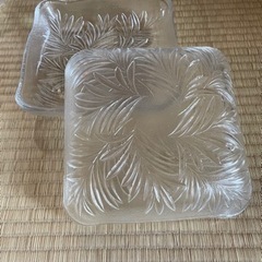 透明皿 2つ