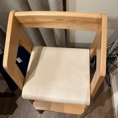 高さが変えられる、ベビーチェアです。の画像