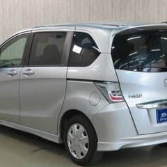 室内広々♪ハイブリッドカー！の画像