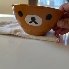 リラックマのプレートとお茶碗の画像