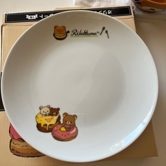 リラックマのプレートとお茶碗の画像