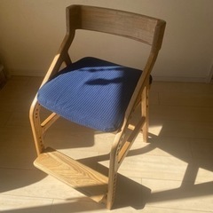 小さいお子様用の椅子差し上げます。の画像