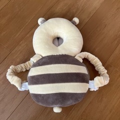 赤ちゃんヘッドガード よちよちリュック の画像