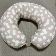 授乳クッションとオマケのミルク他