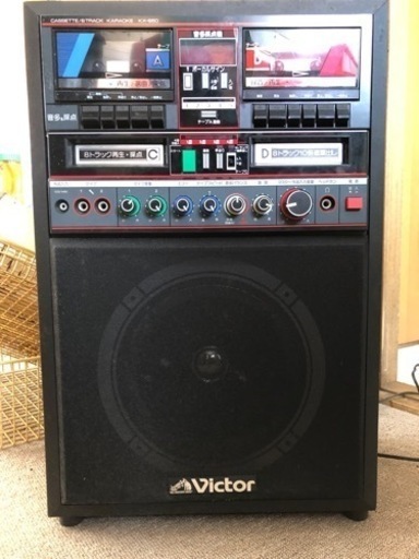 古い8トラとカセットカラオケ