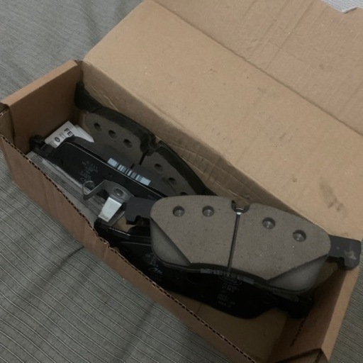 ランドローバー純正フロントブレーキパッド。